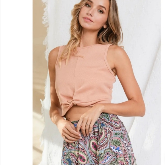 #369 SALE 🛑M, L Mauve Color Sleeveless Ribbed Twist Crop Top - Picture 3 of 9